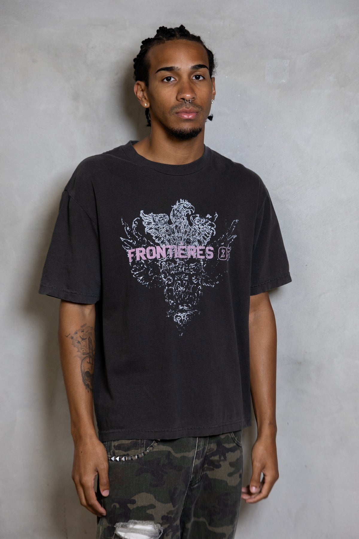 Frontières 85 tee (shadow gray)