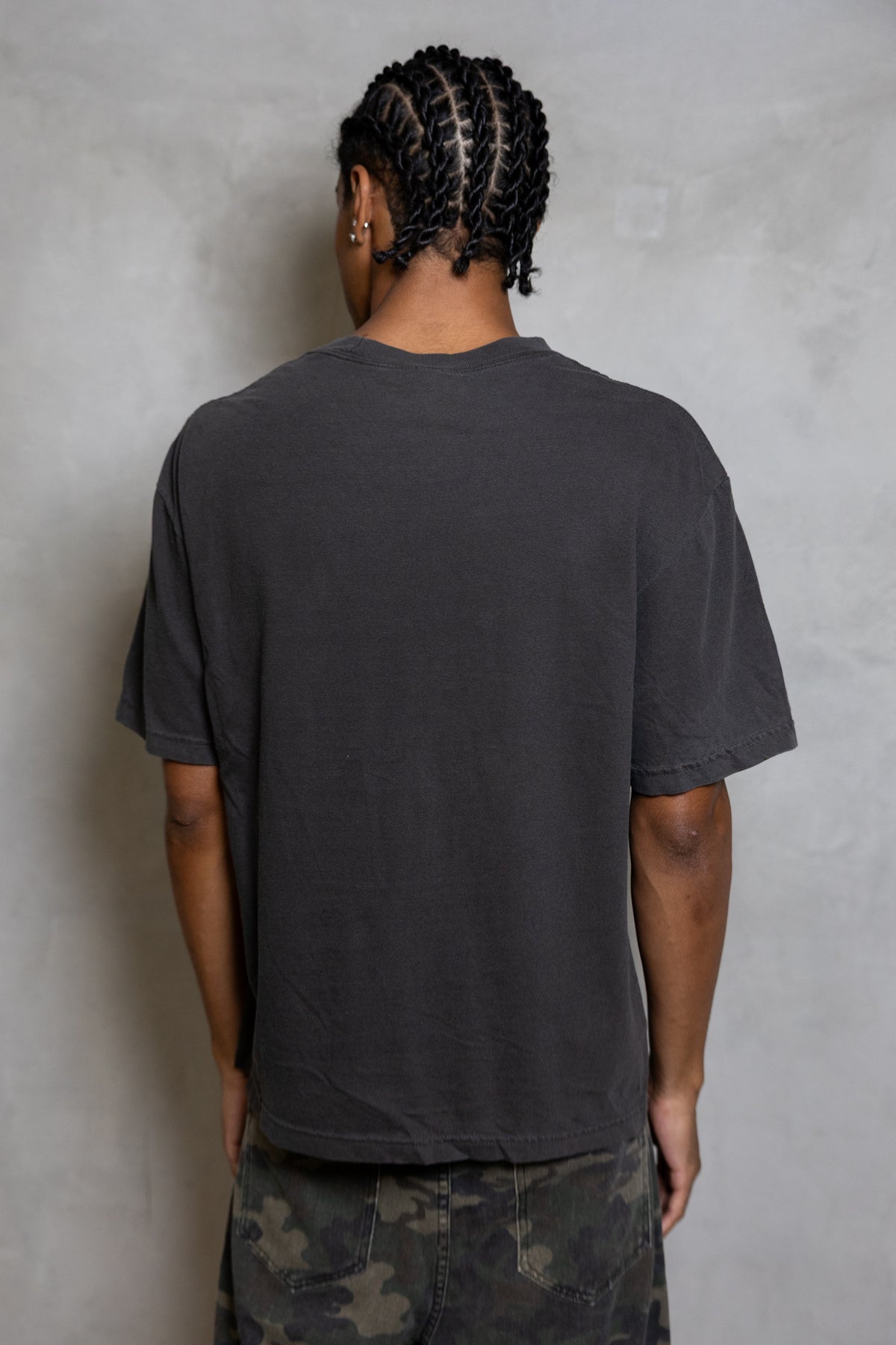 Frontières 85 tee (shadow gray)